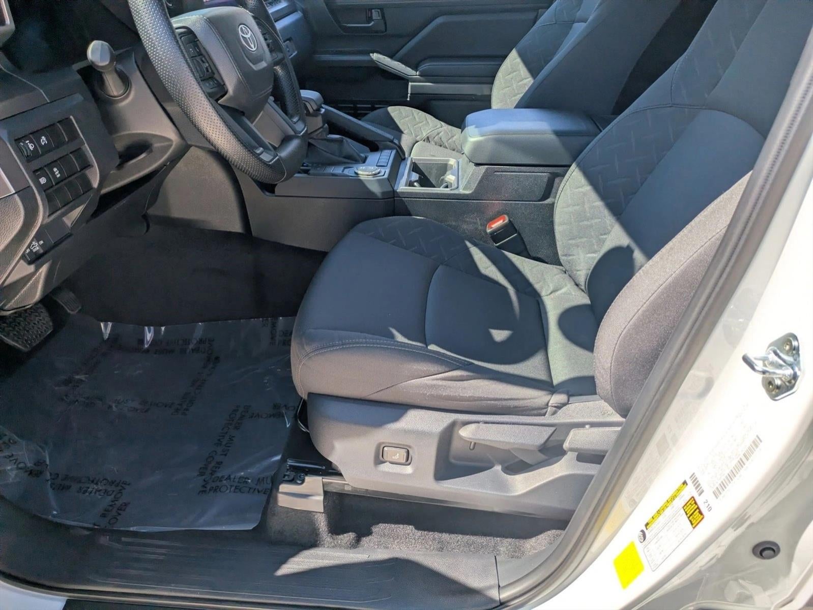 2026 Toyota Tacoma 2WD 2WD SR5 Double Cab 5' Bed AT (SE)