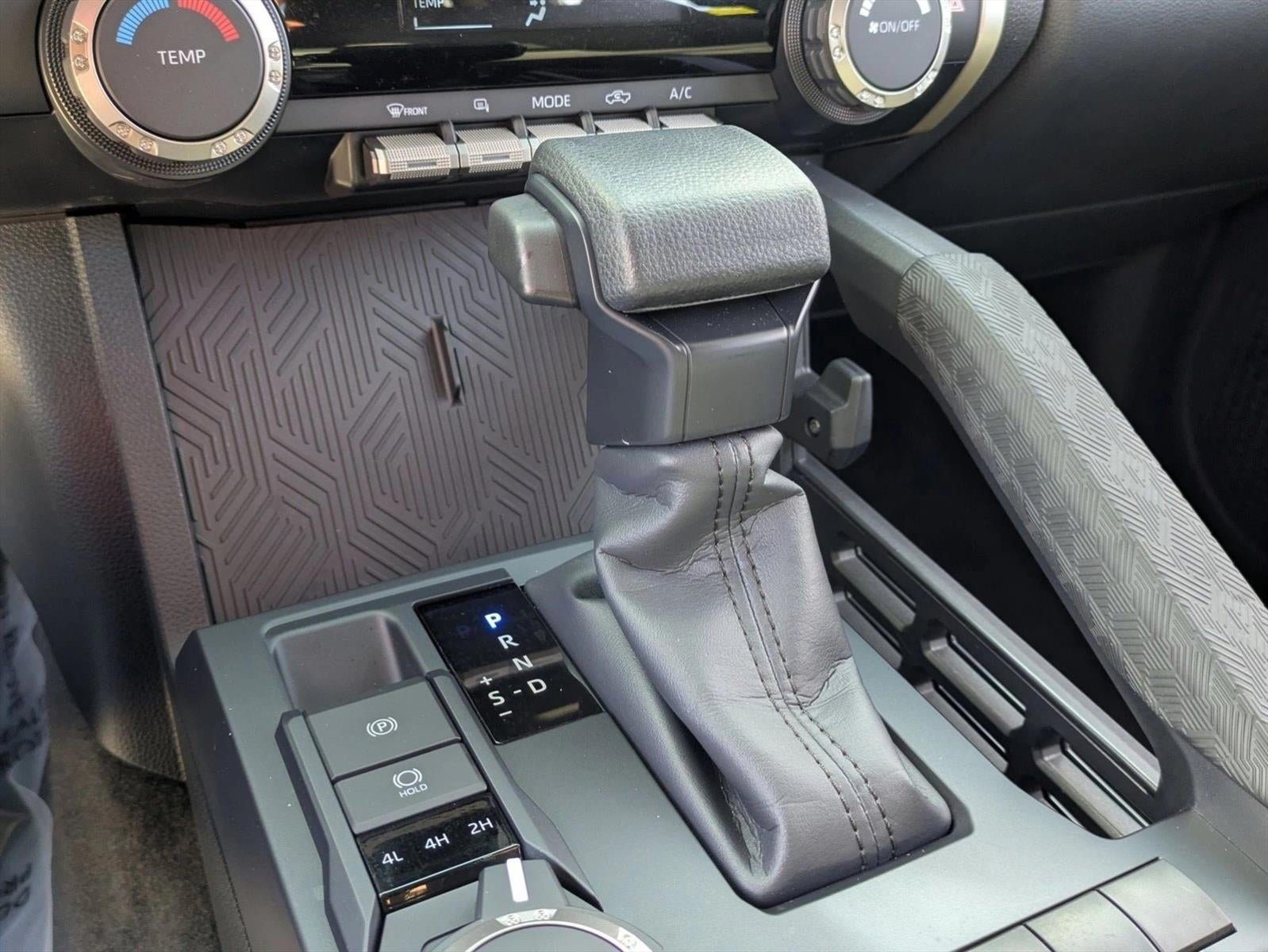 2024 Toyota Tacoma 4WD 4WD SR5 Double Cab 5' Bed AT (Natl)