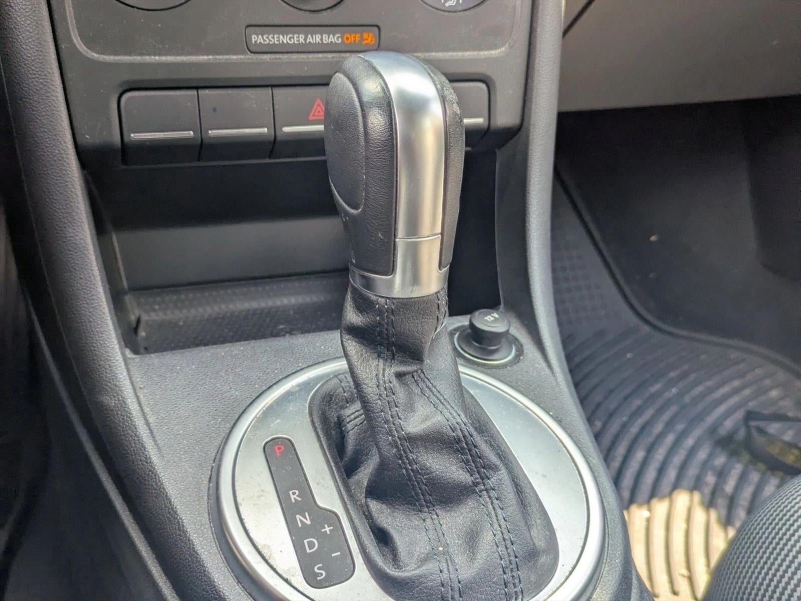 2015 Volkswagen Beetle Convertible 2dr Auto 1.8T Classic PZEV