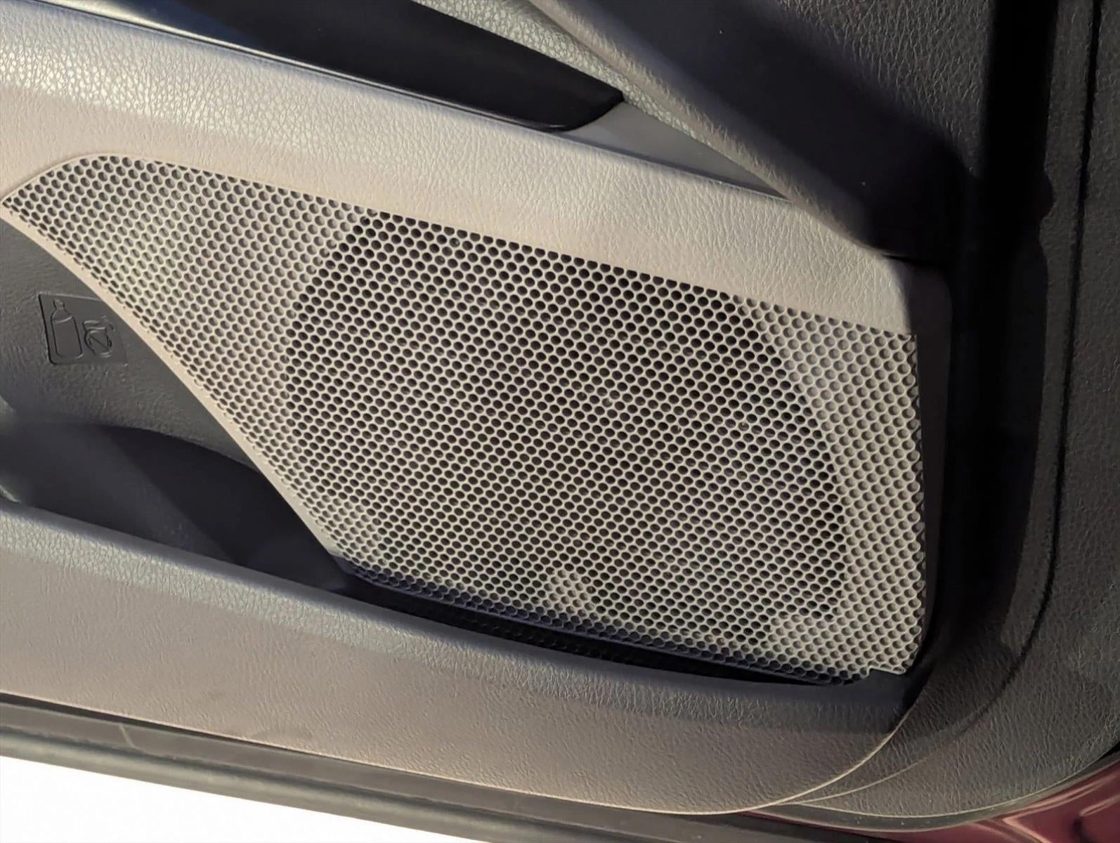 2018 Toyota Camry SE Auto (SE)