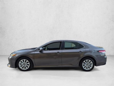 2018 Toyota Camry LE Auto (SE)