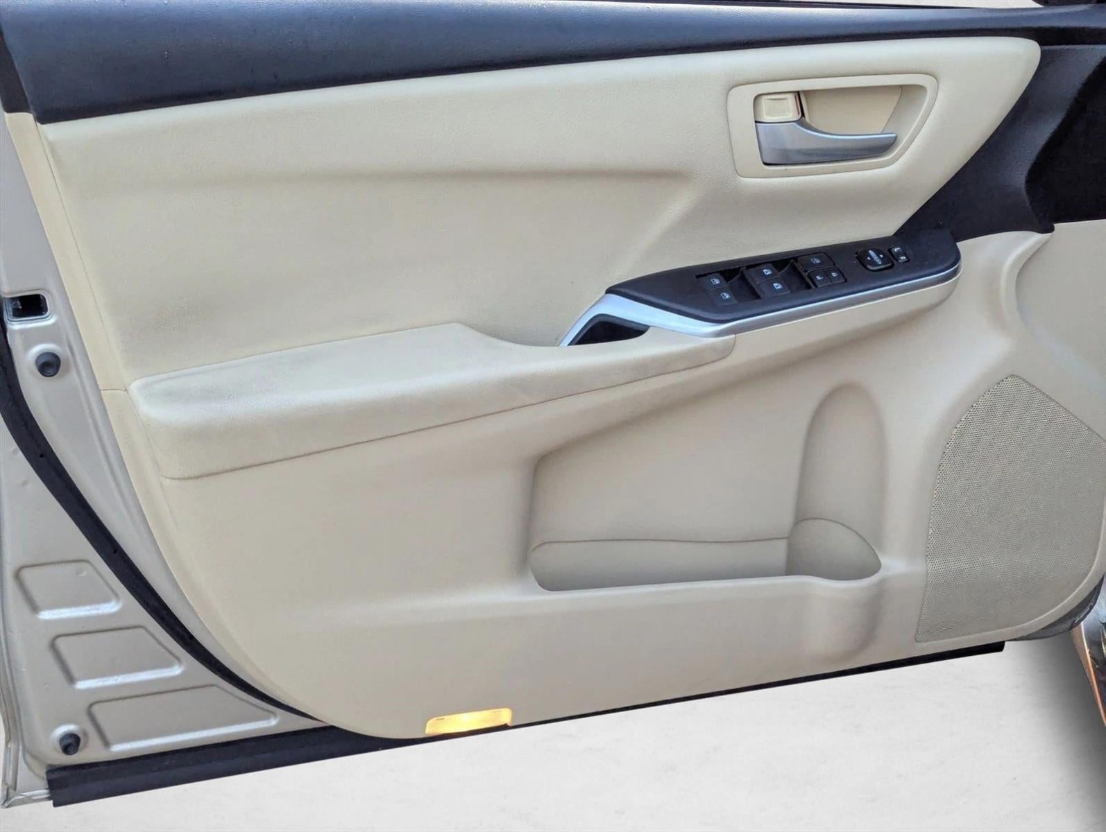 2017 Toyota Camry LE Auto (SE)