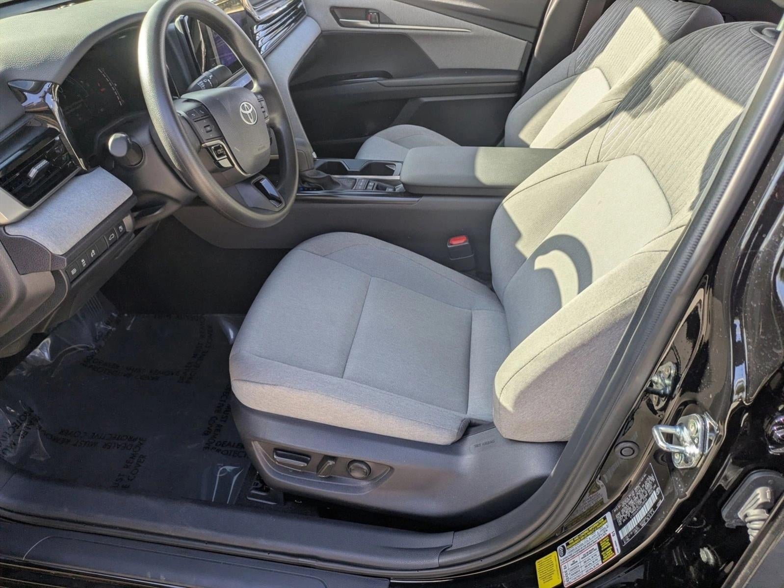 2025 Toyota Camry LE (SE)