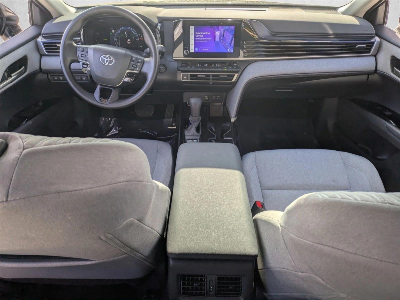 2025 Toyota Camry LE (SE)