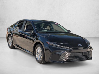 2025 Toyota Camry LE (SE)
