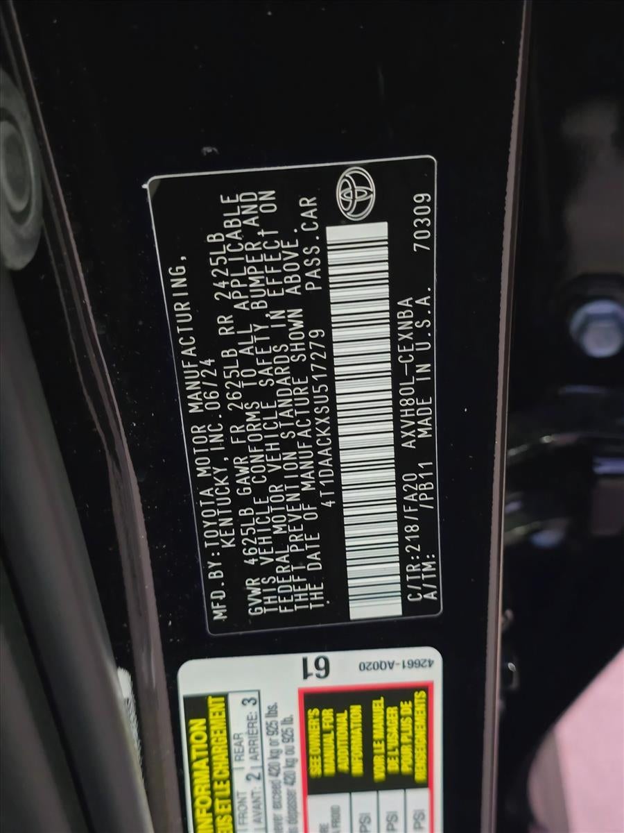2025 Toyota Camry LE (SE)