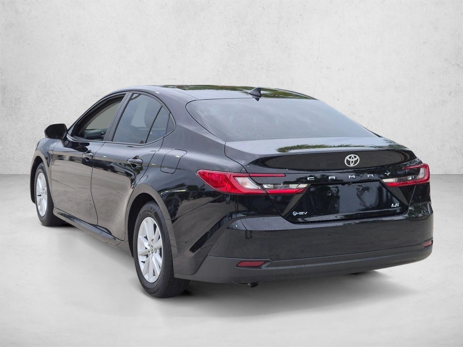 2025 Toyota Camry LE (SE)