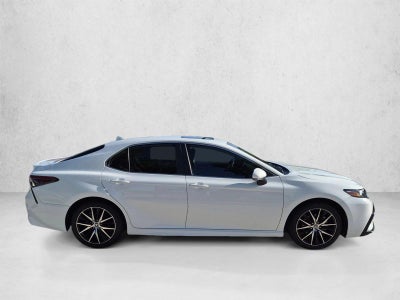 2024 Toyota Camry SE Auto (SE)