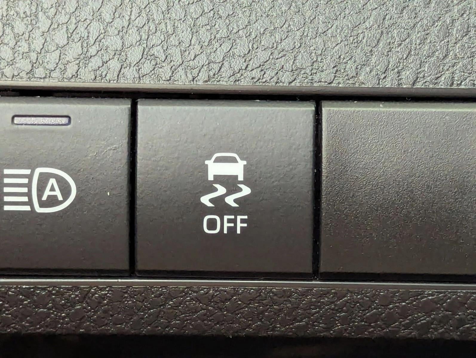 2022 Toyota Camry SE Auto (SE)