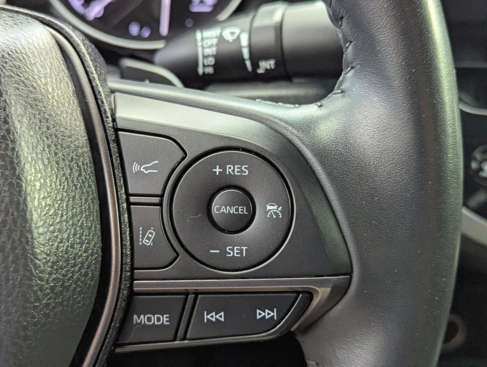 2022 Toyota Camry SE Auto (SE)