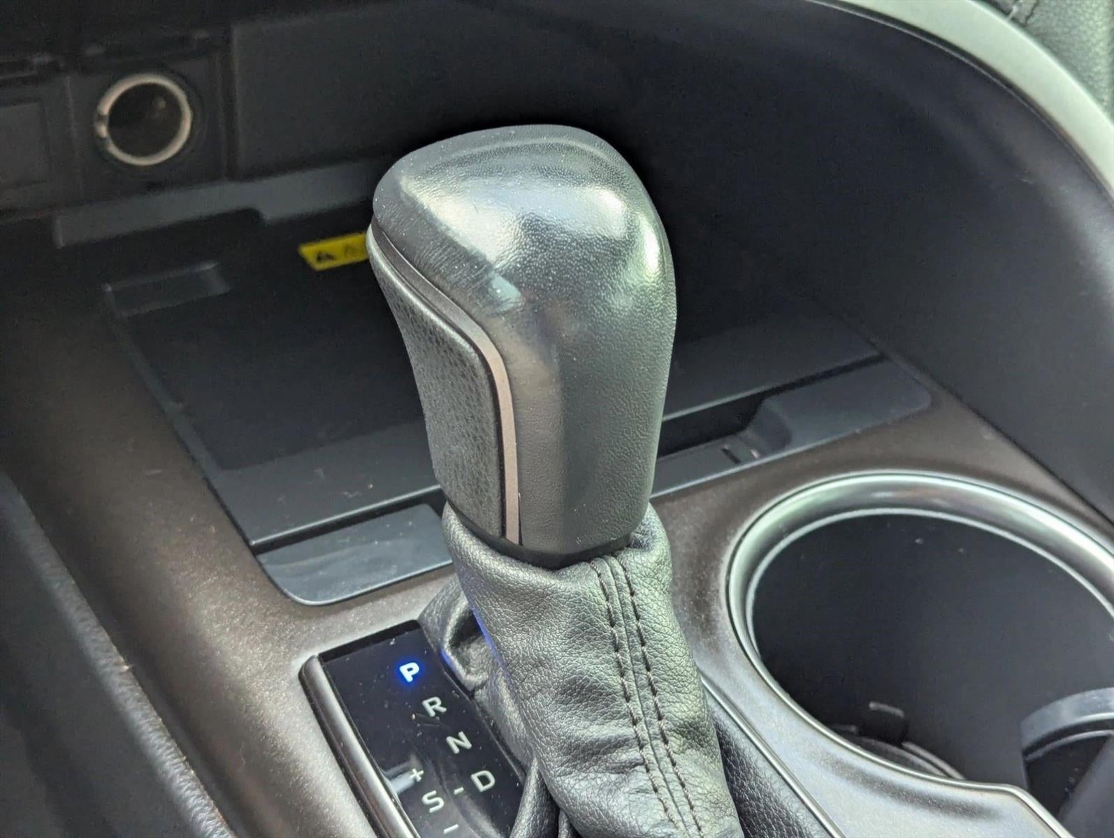 2022 Toyota Camry SE Auto (SE)