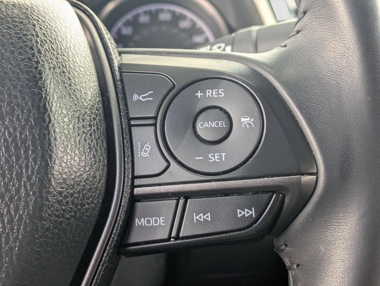 2022 Toyota Camry SE Auto (SE)