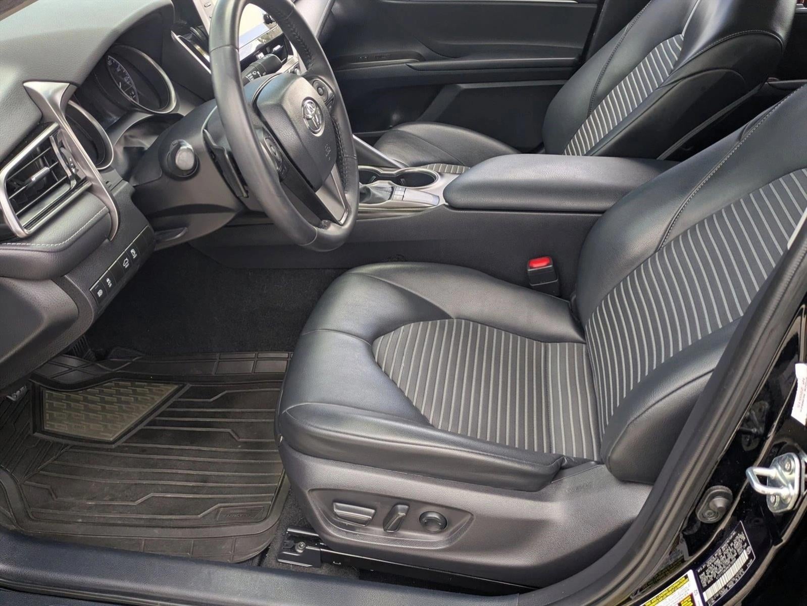 2022 Toyota Camry SE Auto (SE)