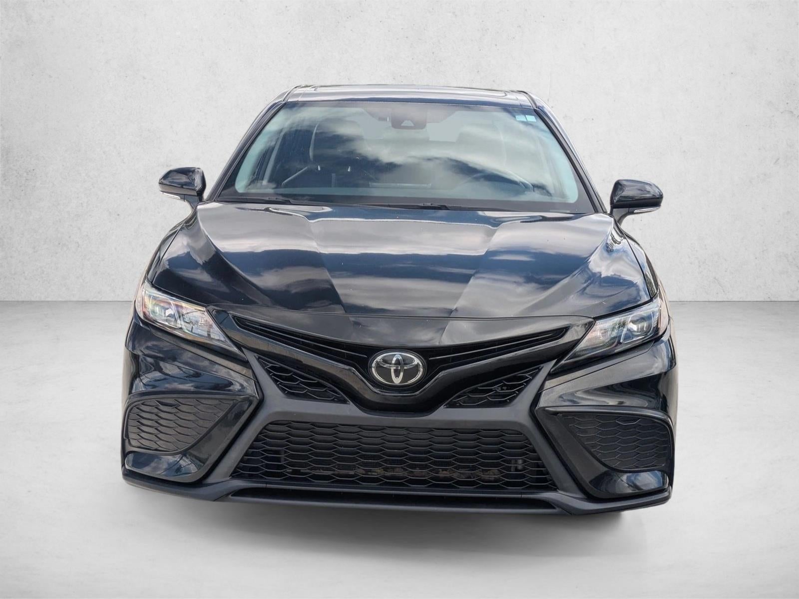 2022 Toyota Camry SE Auto (SE)