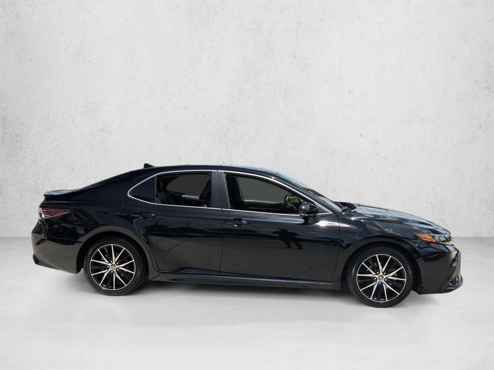 2022 Toyota Camry SE Auto (SE)