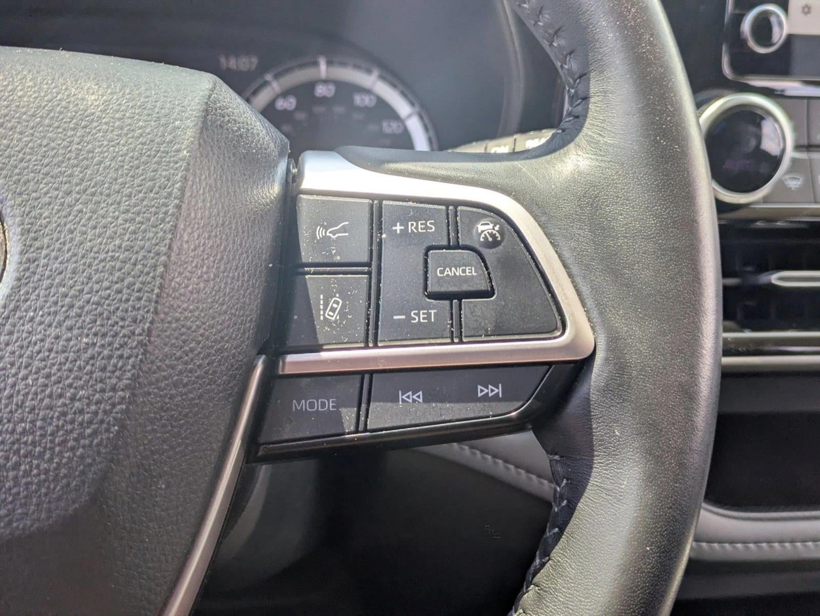 2023 Toyota Highlander Hybrid LE AWD (Natl)