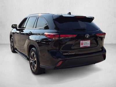 2022 Toyota Highlander XLE FWD (Natl)