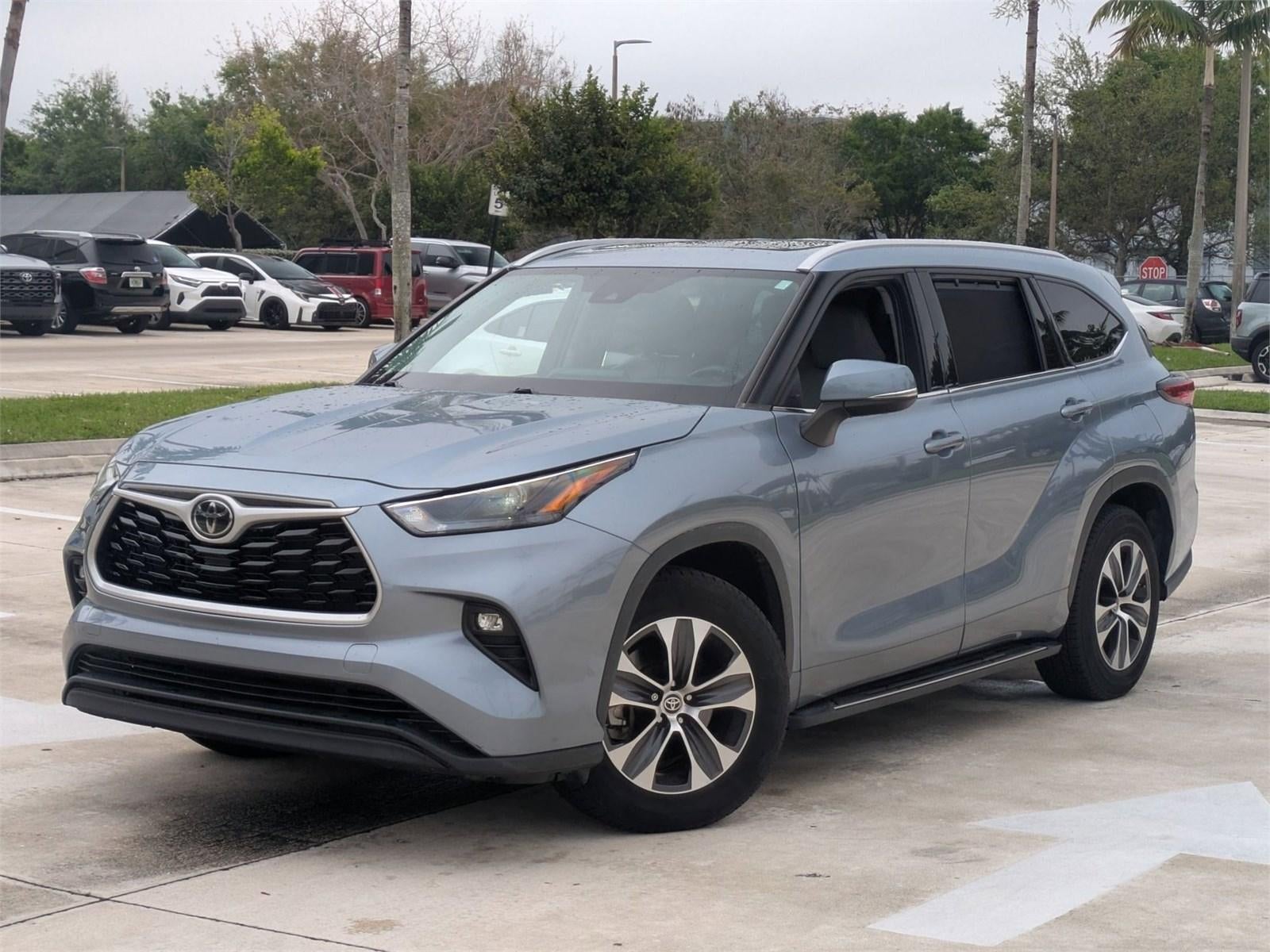 2022 Toyota Highlander XLE FWD (Natl)