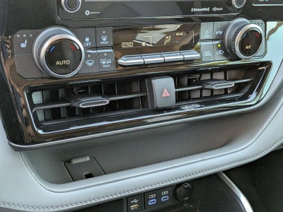 2022 Toyota Highlander XLE FWD (Natl)