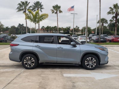 2022 Toyota Highlander XLE FWD (Natl)