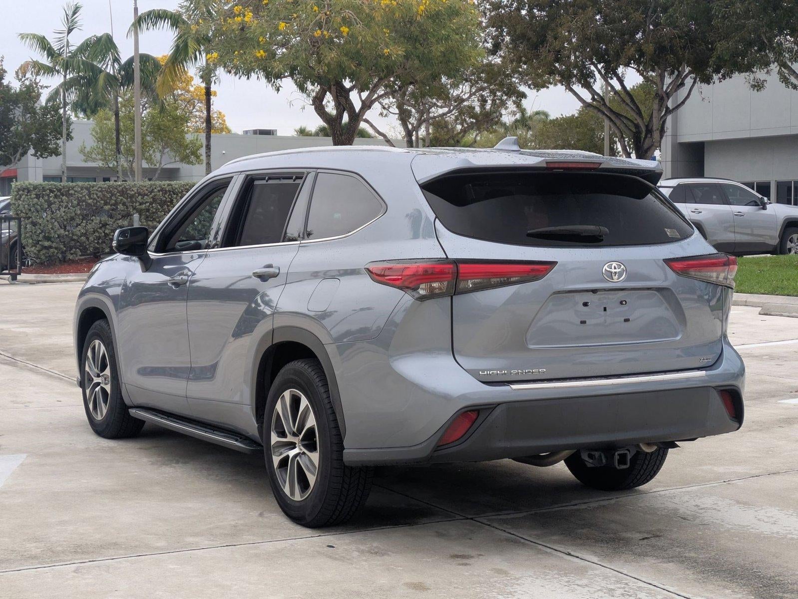 2022 Toyota Highlander XLE FWD (Natl)