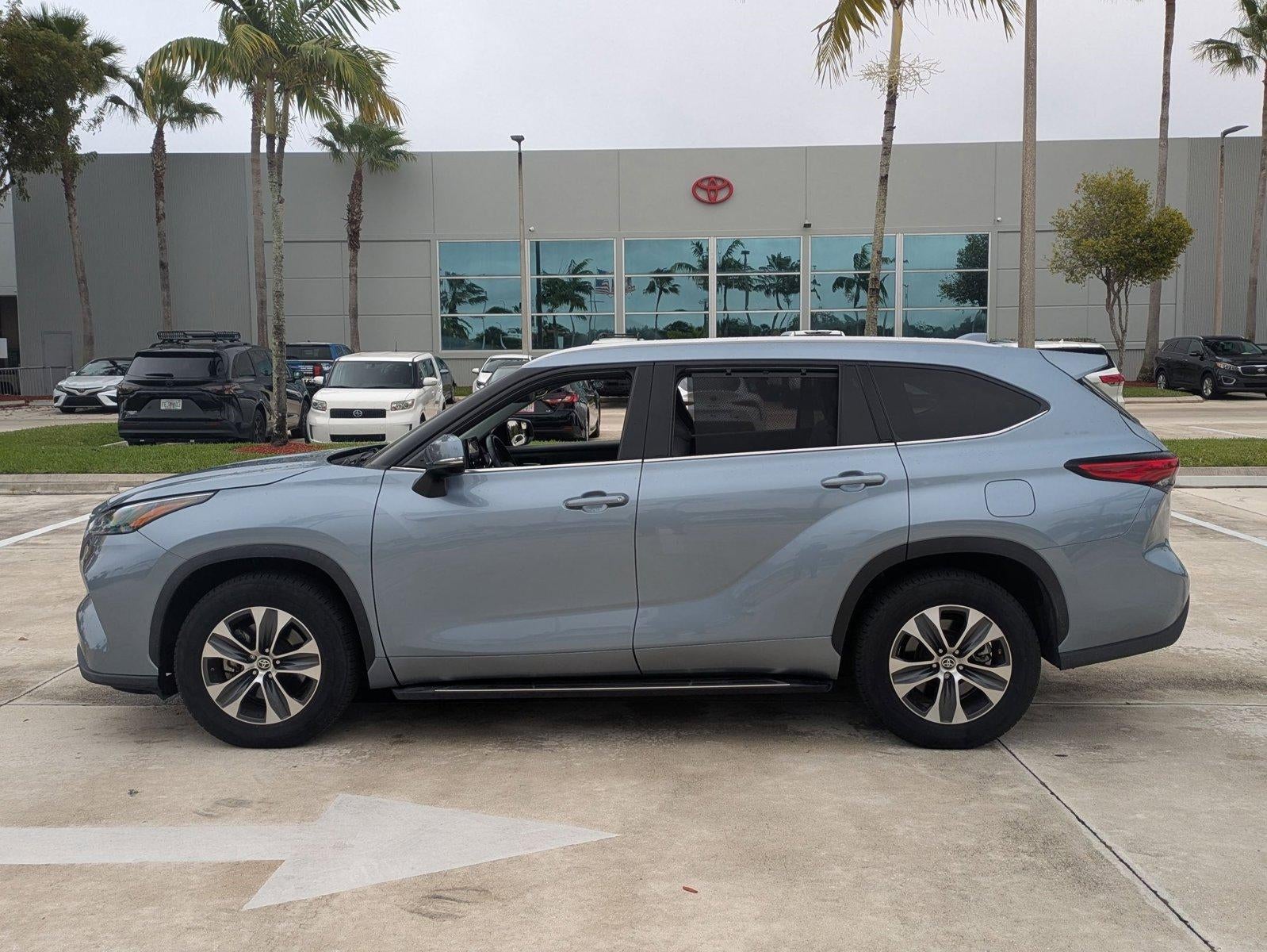 2022 Toyota Highlander XLE FWD (Natl)