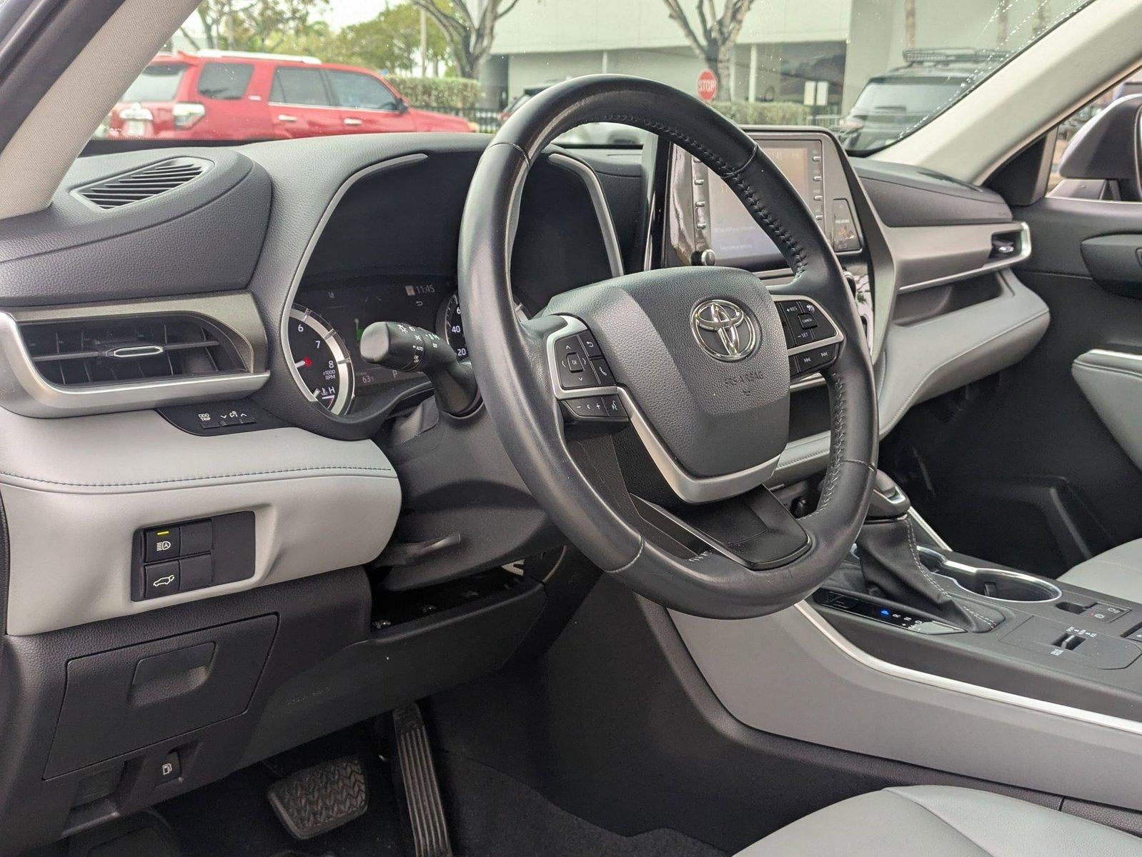 2022 Toyota Highlander XLE FWD (Natl)