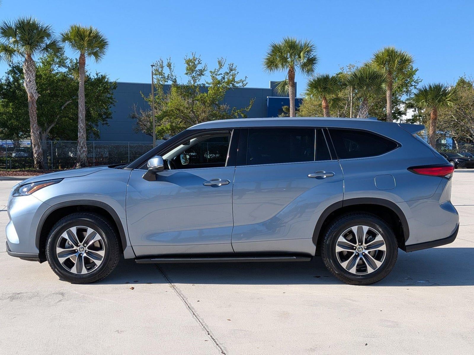 2022 Toyota Highlander XLE FWD (Natl)