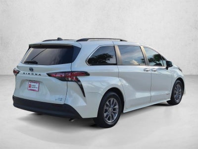 2021 Toyota Sienna XLE FWD 8-Passenger (Natl)