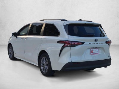 2021 Toyota Sienna XLE FWD 8-Passenger (Natl)