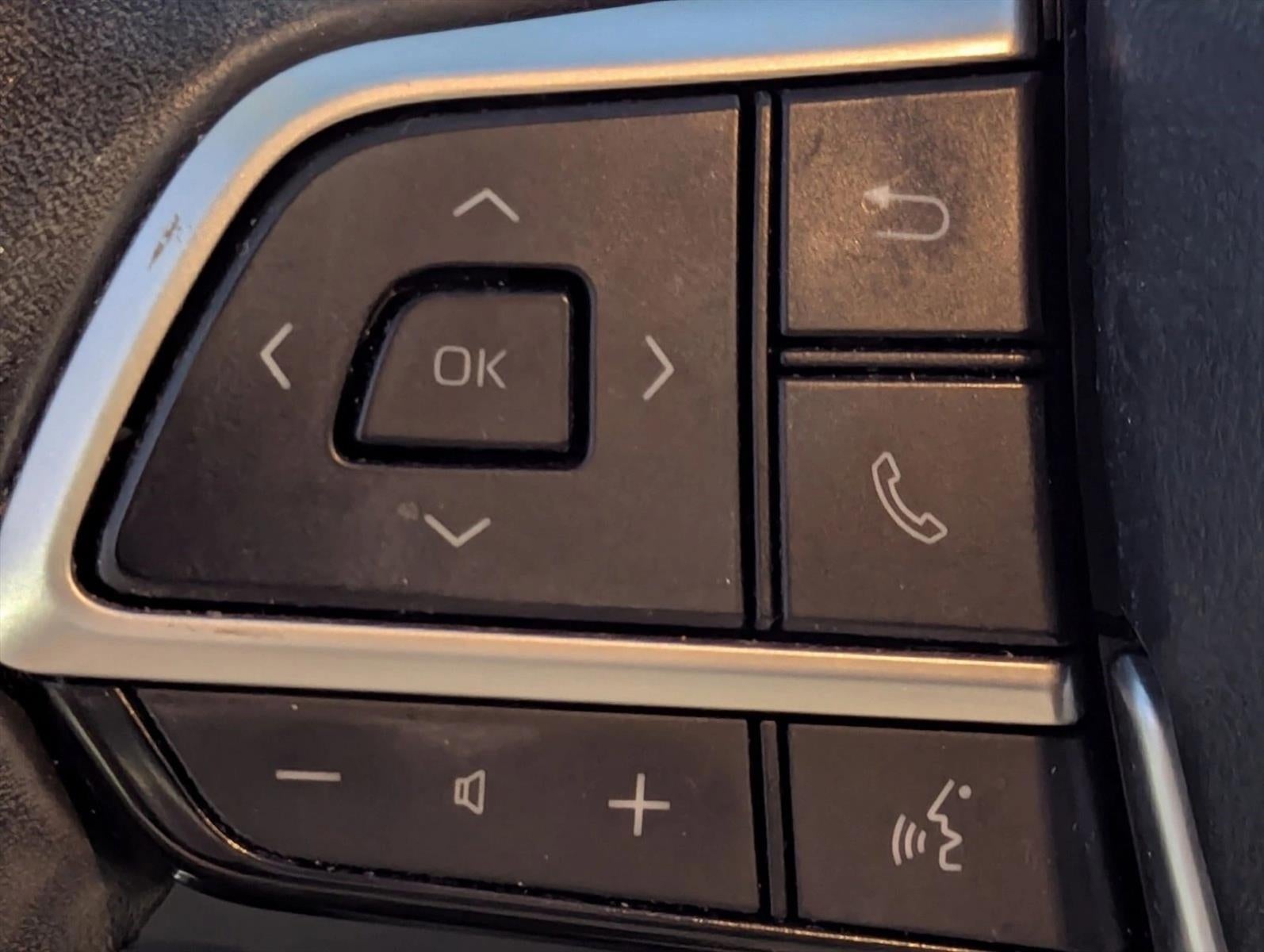 2023 Toyota Highlander LE FWD (GS)