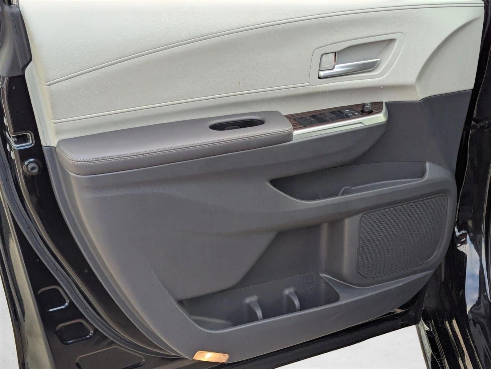 2023 Toyota Sienna XLE FWD 8-Passenger (Natl)