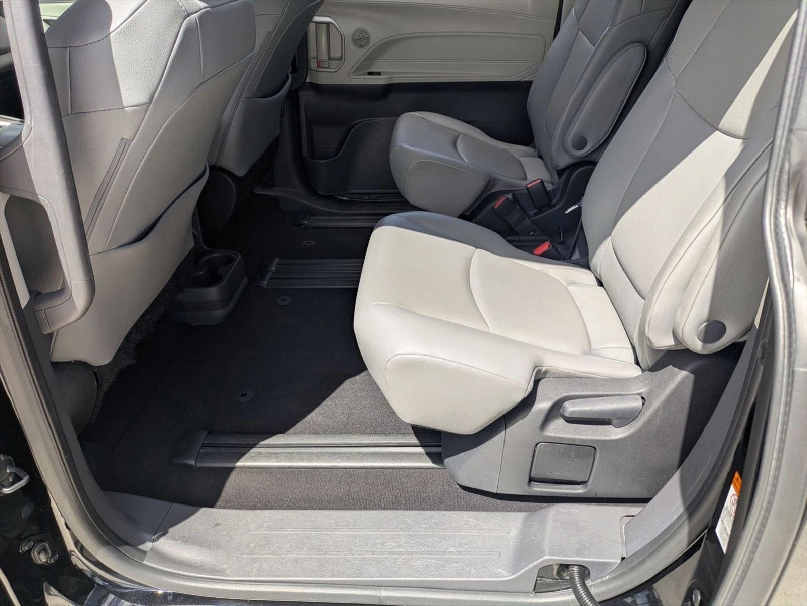 2023 Toyota Sienna XLE FWD 8-Passenger (Natl)