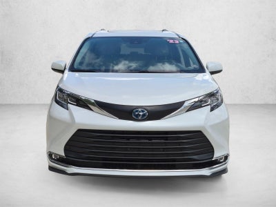 2023 Toyota Sienna XLE FWD 8-Passenger (Natl)
