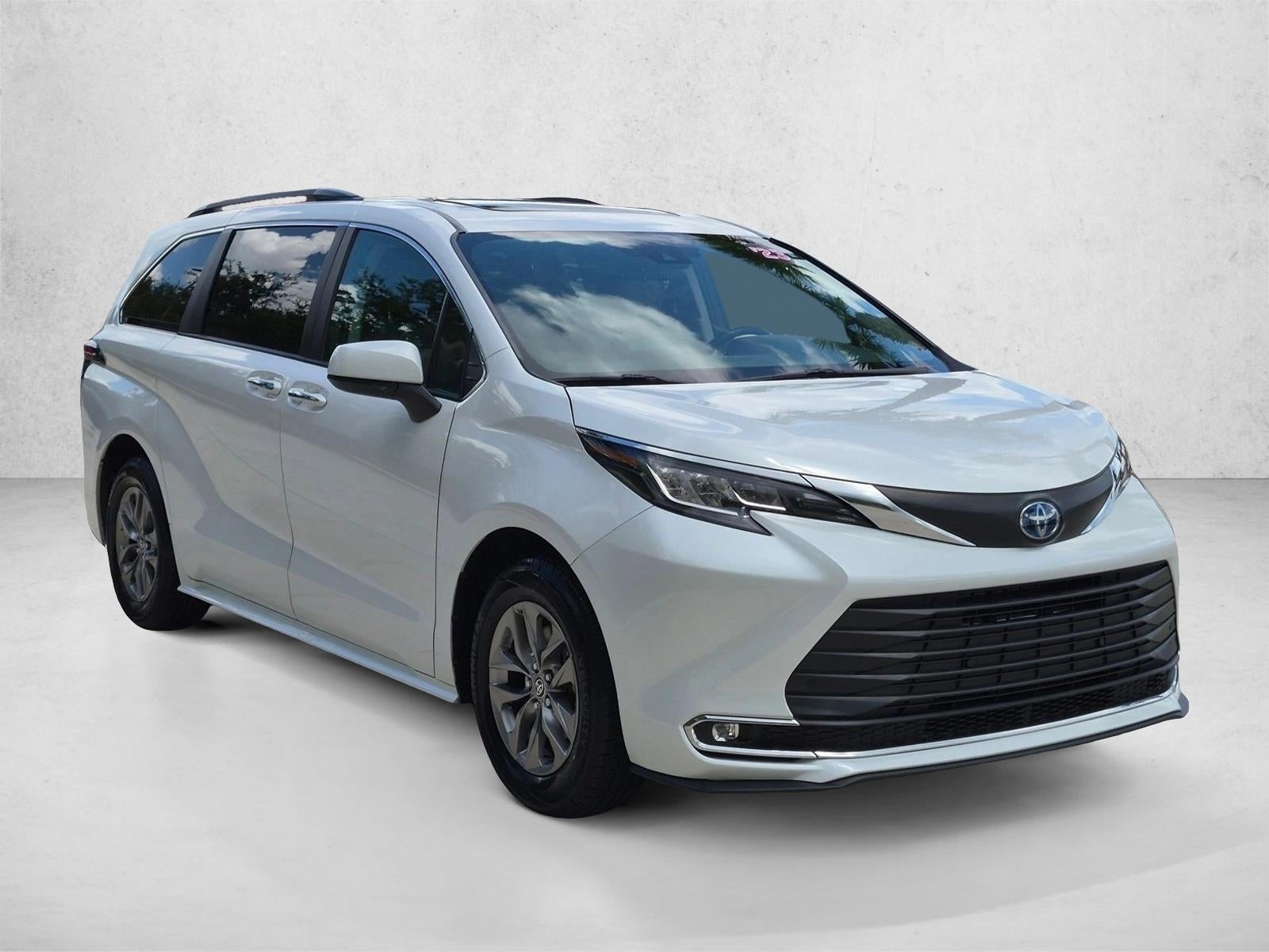 2023 Toyota Sienna XLE FWD 8-Passenger (Natl)