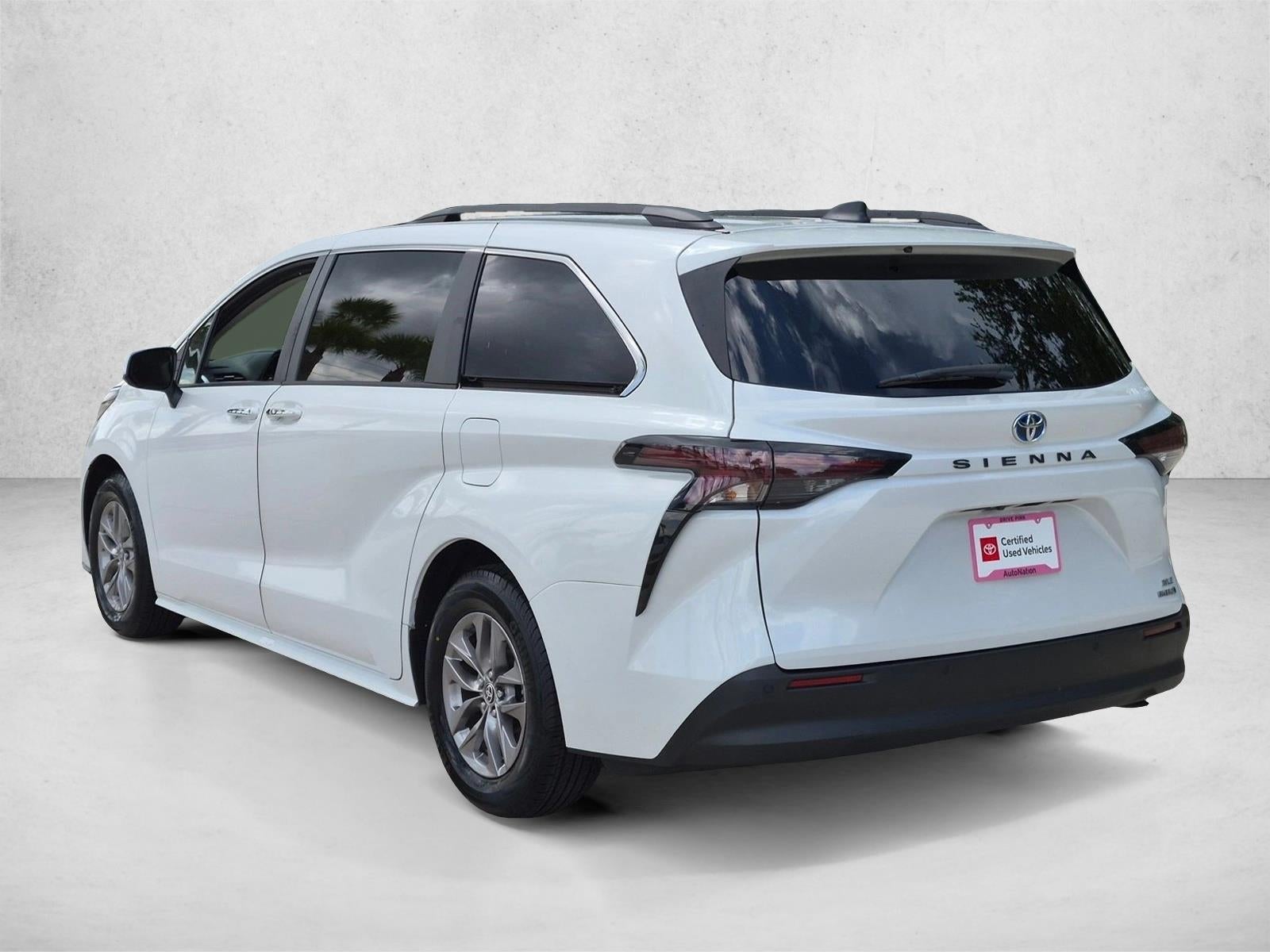 2023 Toyota Sienna XLE FWD 8-Passenger (Natl)