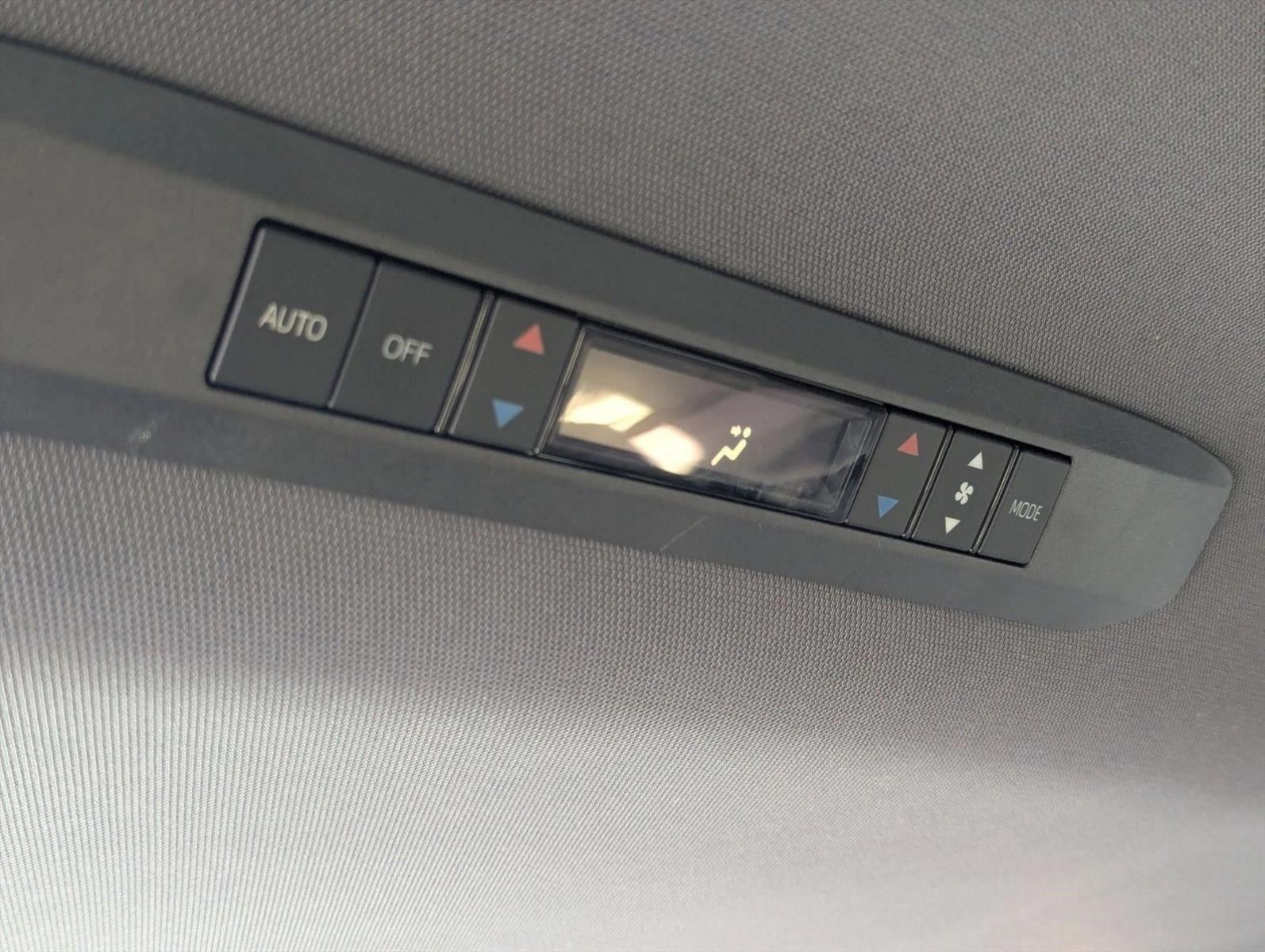 2022 Toyota Sienna XLE FWD 7-Passenger (Natl)