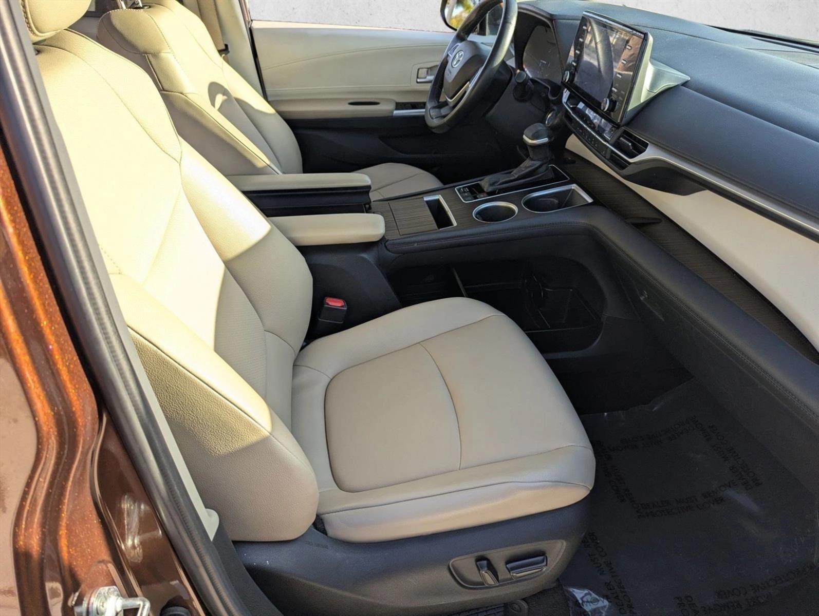 2022 Toyota Sienna XLE FWD 7-Passenger (Natl)