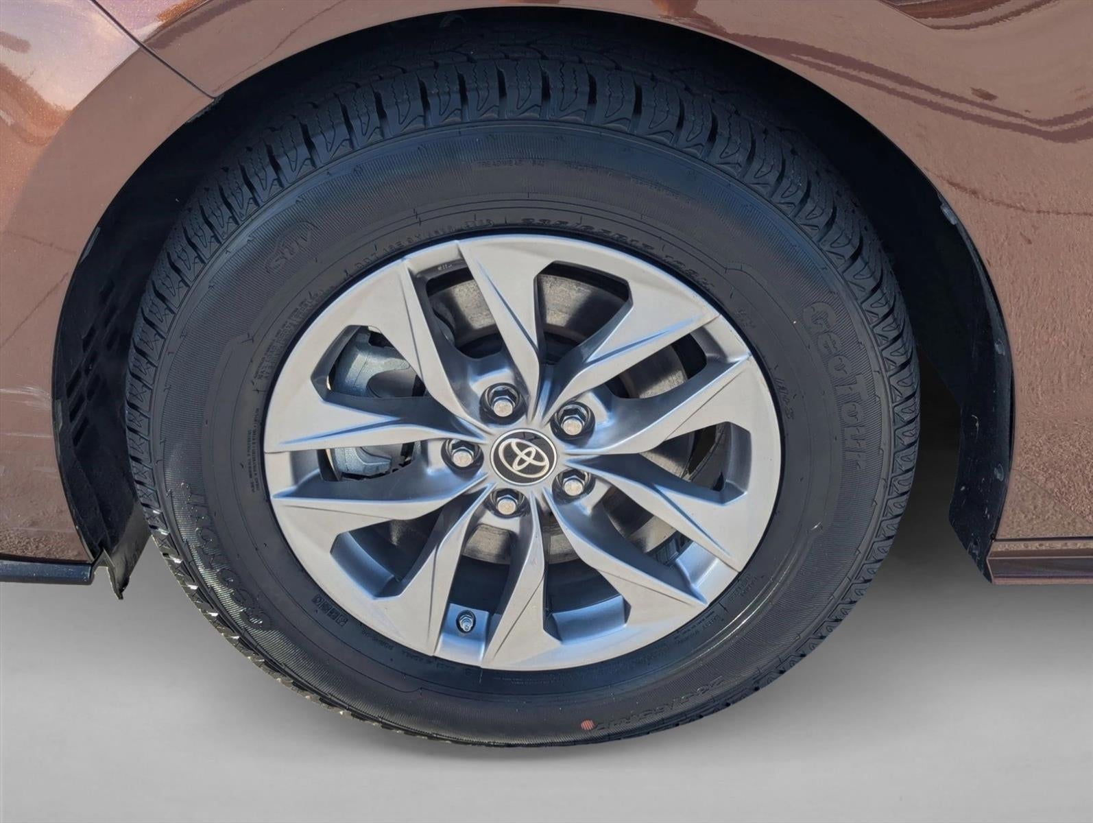 2022 Toyota Sienna XLE FWD 7-Passenger (Natl)