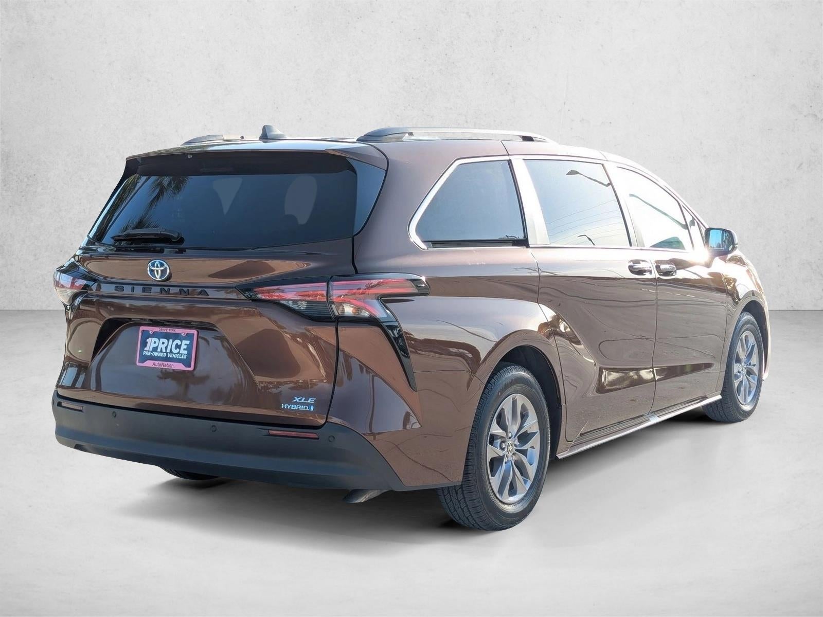 2022 Toyota Sienna XLE FWD 7-Passenger (Natl)