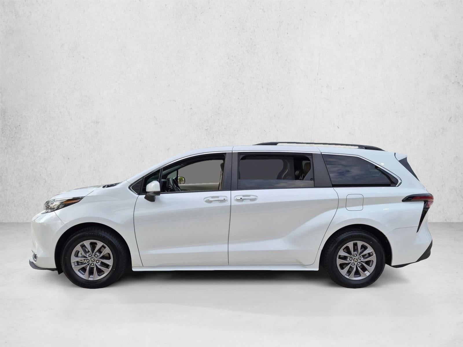 2023 Toyota Sienna XLE FWD 8-Passenger (Natl)