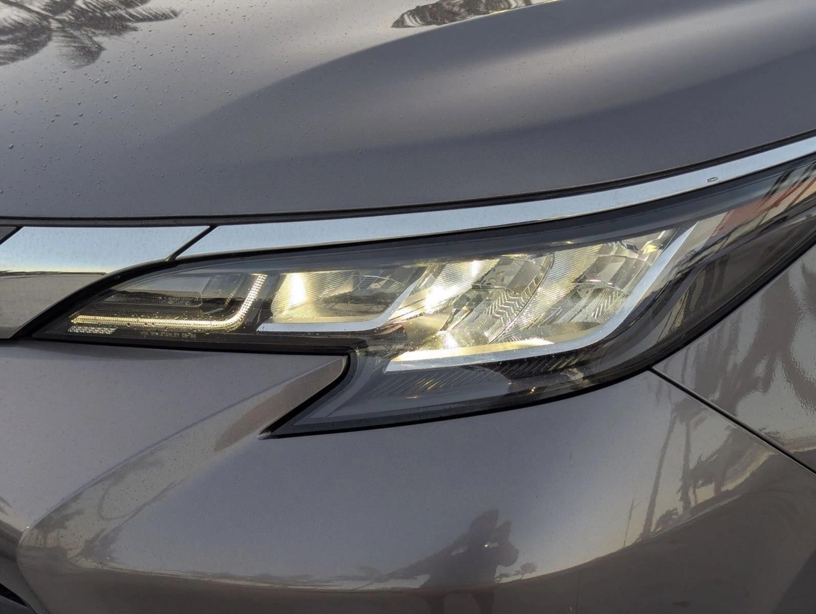 2021 Toyota Sienna XLE FWD 8-Passenger (Natl)