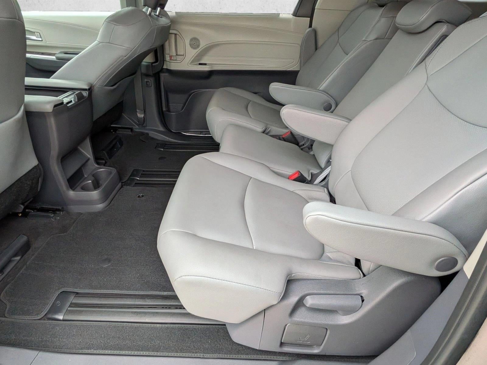 2021 Toyota Sienna XLE FWD 8-Passenger (Natl)