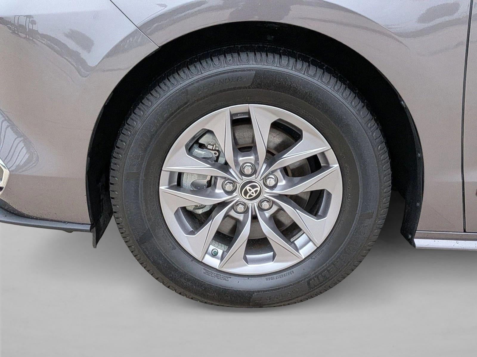 2021 Toyota Sienna XLE FWD 8-Passenger (Natl)