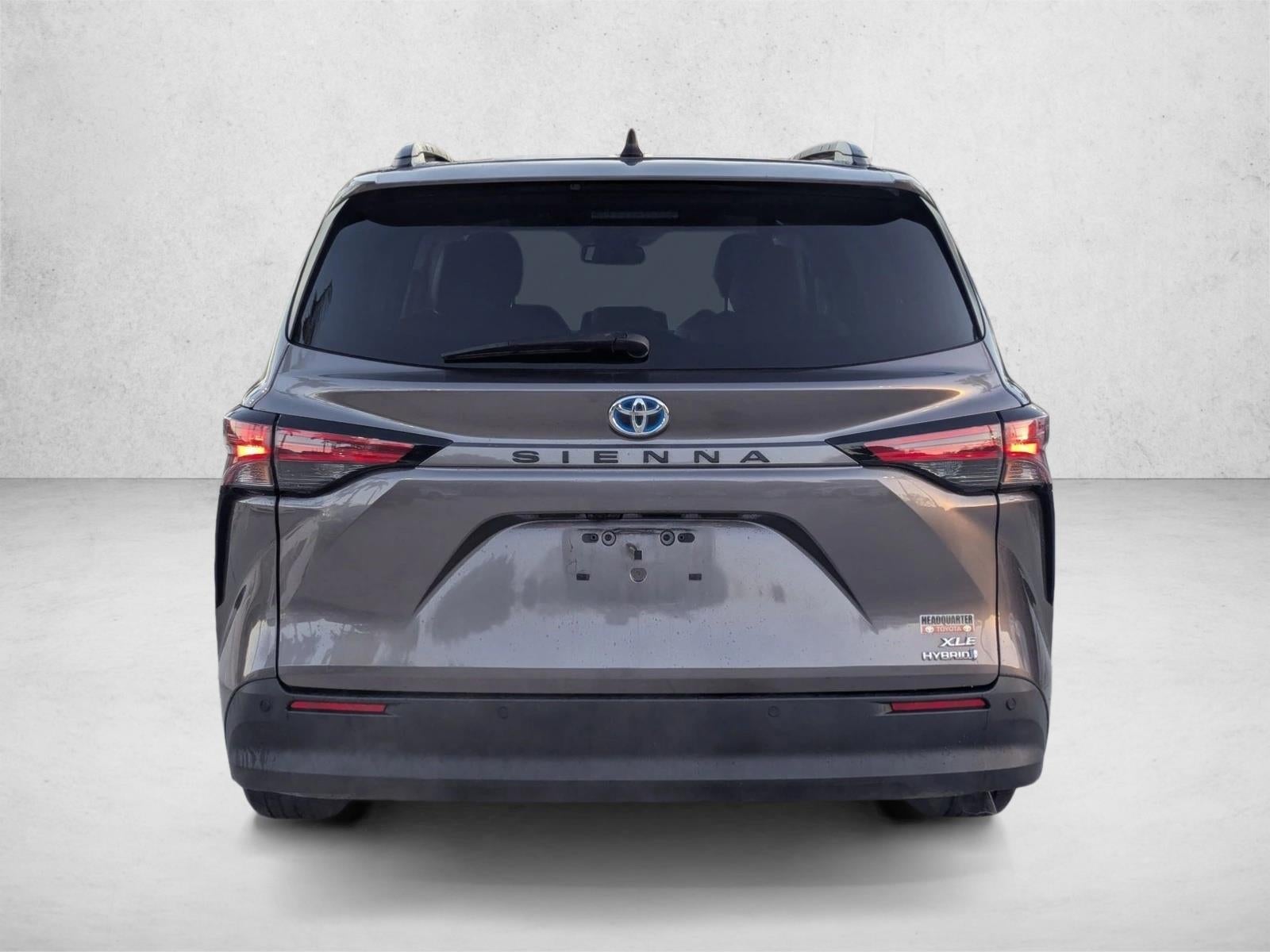 2021 Toyota Sienna XLE FWD 8-Passenger (Natl)