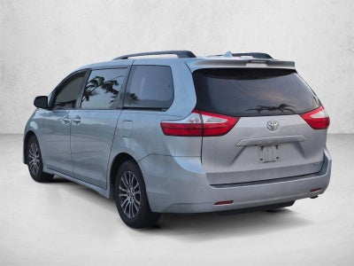 2019 Toyota Sienna XLE FWD 8-Passenger (Natl)
