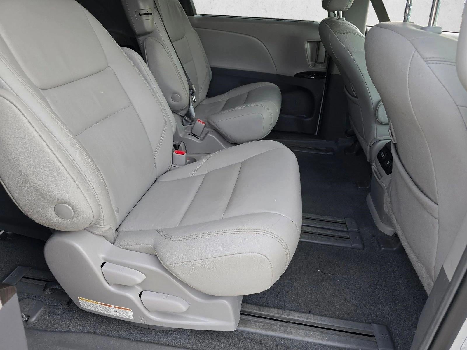 2019 Toyota Sienna XLE FWD 8-Passenger (Natl)