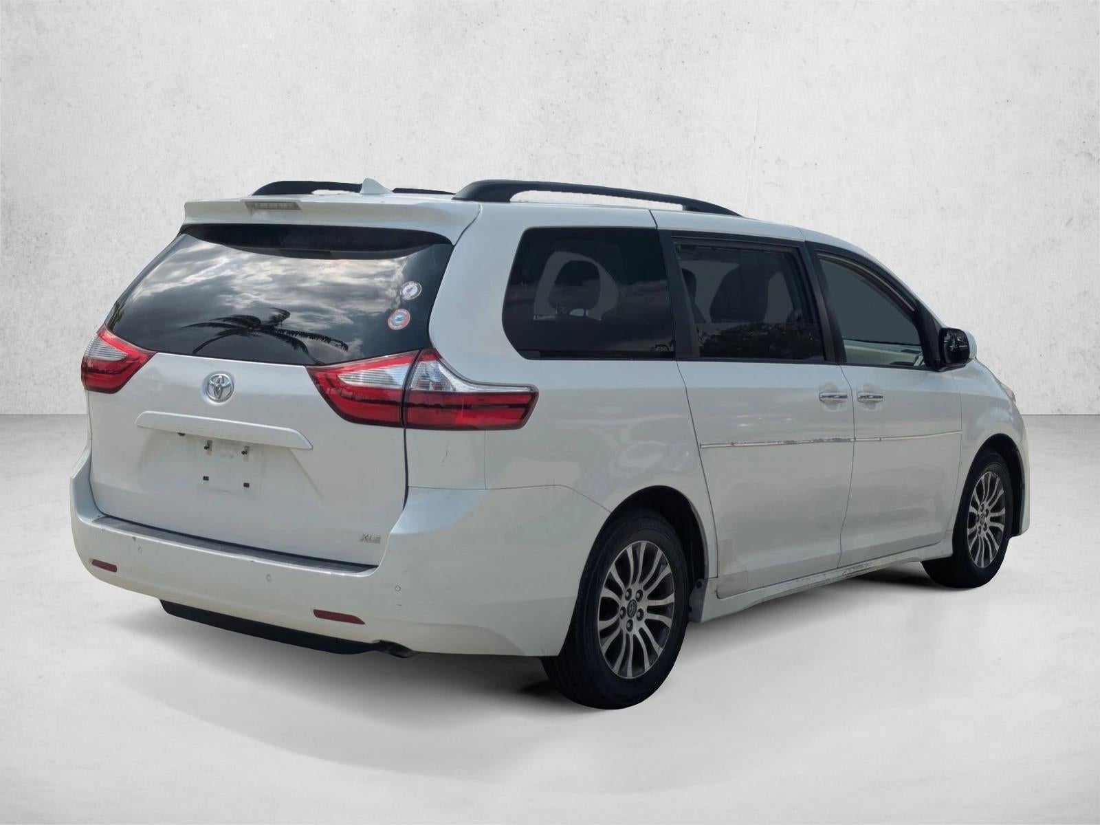2019 Toyota Sienna XLE FWD 8-Passenger (Natl)