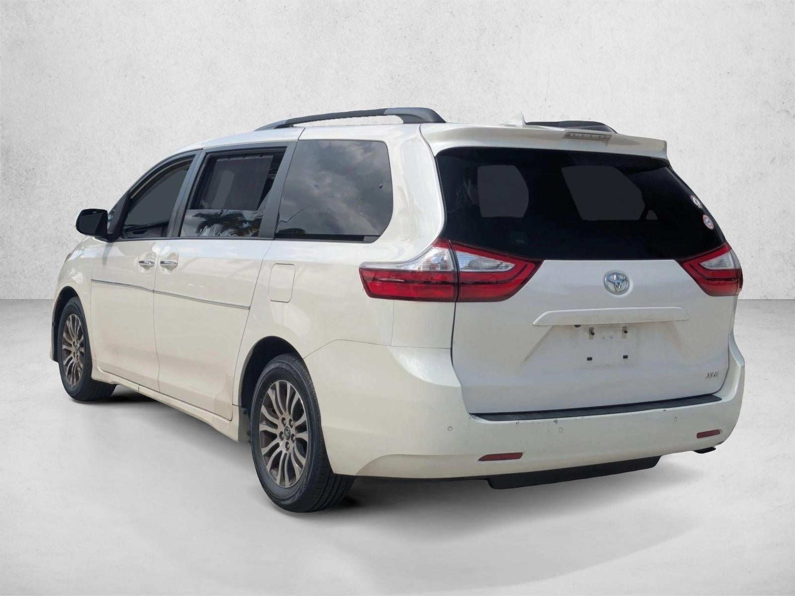2019 Toyota Sienna XLE FWD 8-Passenger (Natl)