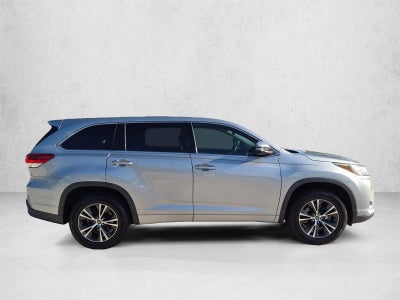 2018 Toyota Highlander LE I4 FWD (Natl)